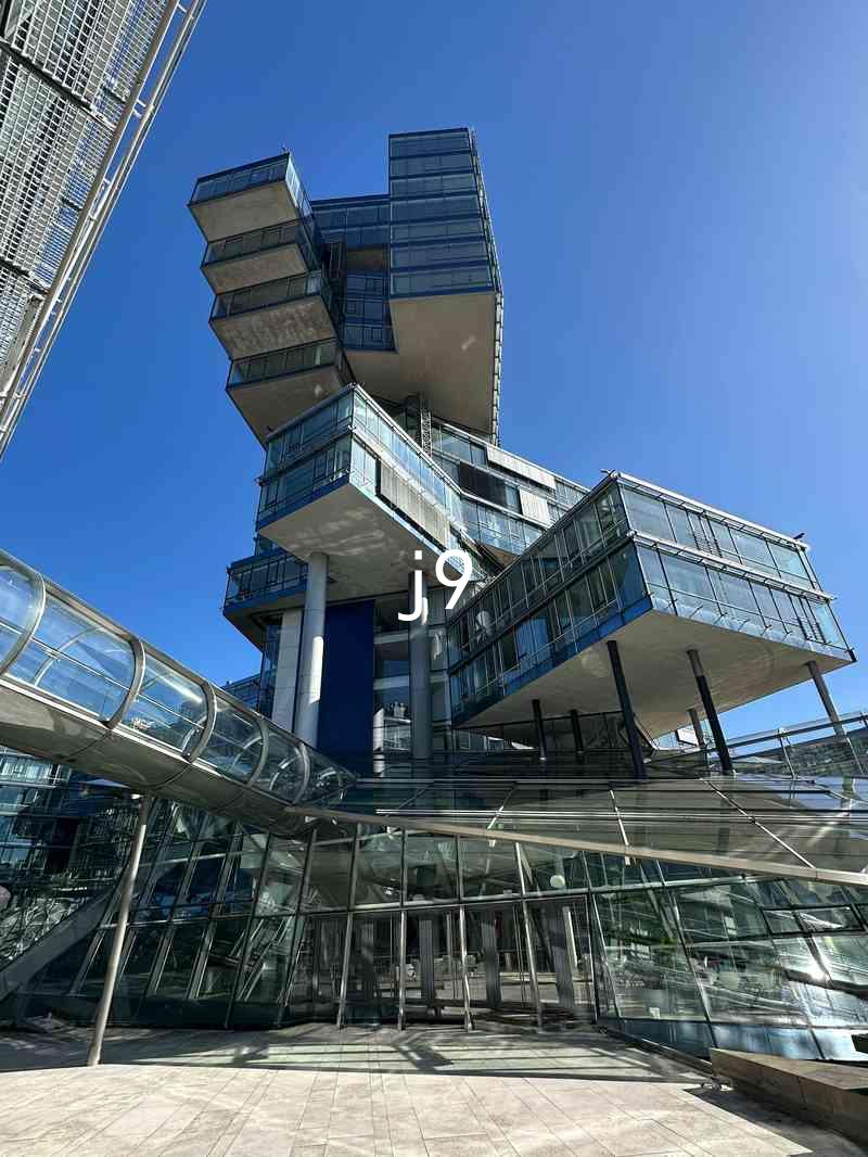 j9